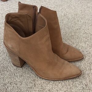 Vince Suede Camel color Ankle Booties